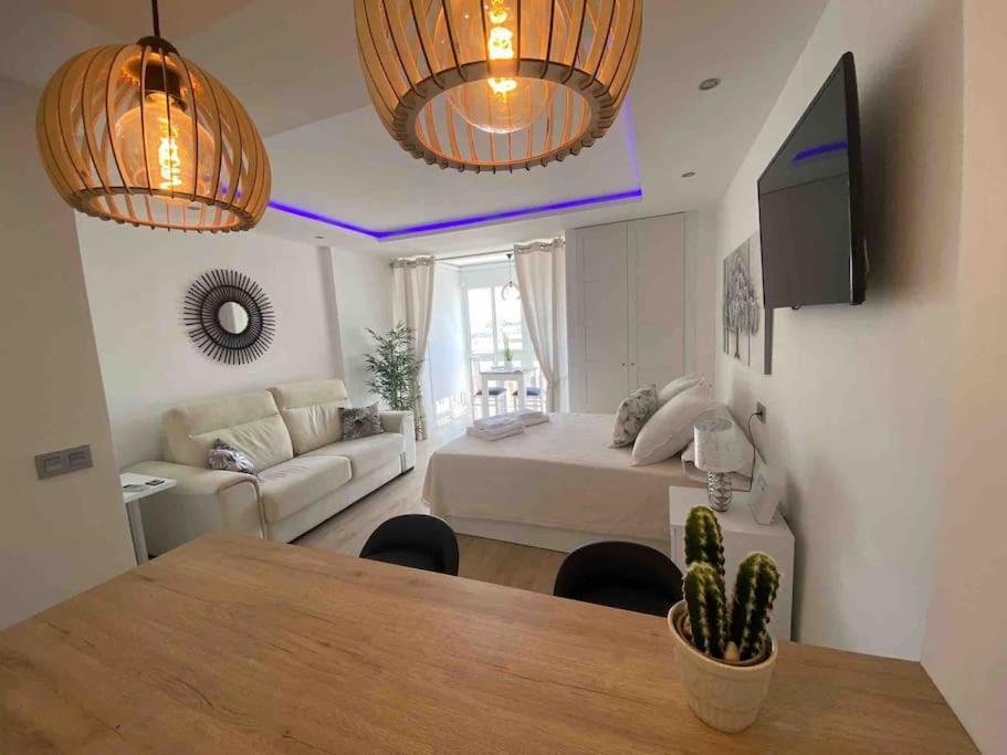 Exclusivo Estudio Piscinas, Conserjeria 24 H